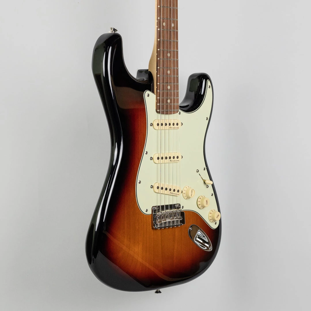 Fender Deluxe Roadhouse Stratocaster In 3-Color Sunburst (MX21209967) Electric Guitars 5 Fender Deluxe Roadhouse Stratocaster In 3-Color Sunburst (MX21209967) Electric Guitars