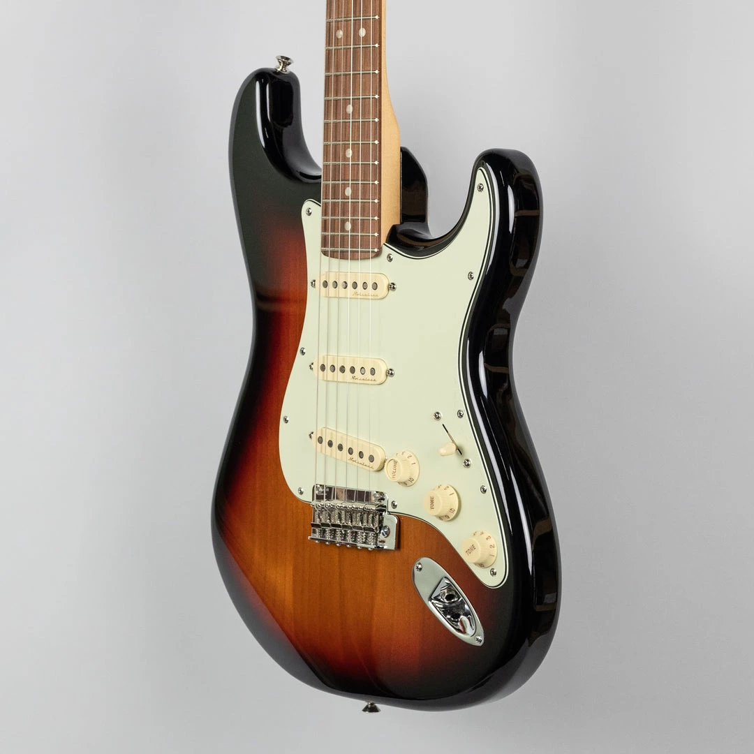 Fender Deluxe Roadhouse Stratocaster In 3-Color Sunburst (MX21209967) Electric Guitars 6 Fender Deluxe Roadhouse Stratocaster In 3-Color Sunburst (MX21209967) Electric Guitars