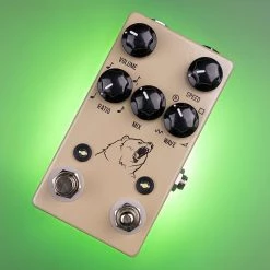 JHS Kodiak Tremolo Effects Pedals