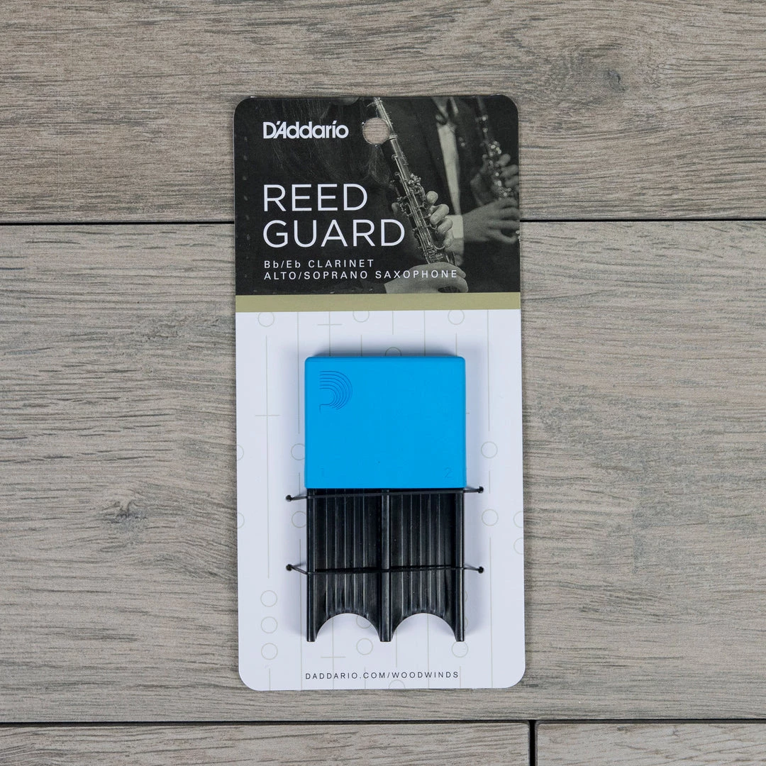 D'Addario Alto Sax/Clarinet Reed Guard In Blue (Holds 4 Reeds) 3 D'Addario Alto Sax/Clarinet Reed Guard In Blue (Holds 4 Reeds)
