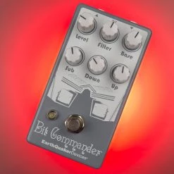 Effects Pedals EarthQuaker Devices Bit Commander V2 Guitar Synthesizer